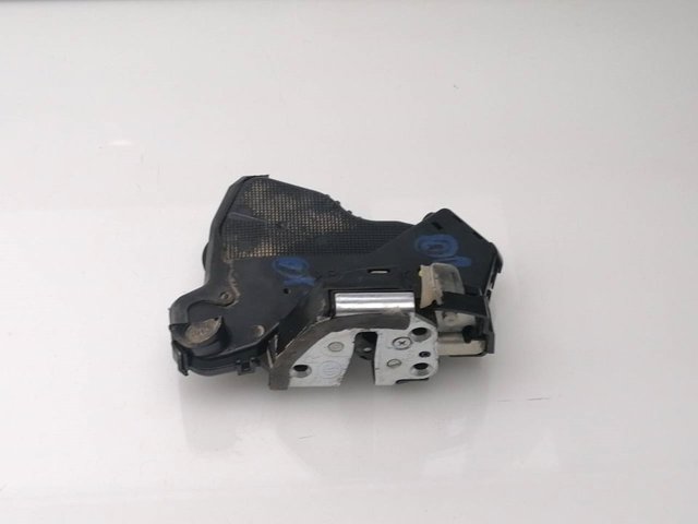 Zamek drzwi przednich prawych 8221065J51 SUZUKI