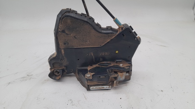 Zamek drzwi przednich prawych 8221065J51 SUZUKI