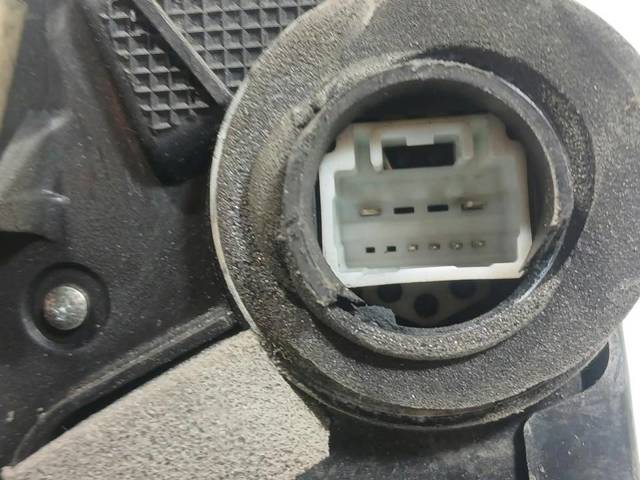 Zamek drzwi przednich prawych 8221065J51 SUZUKI