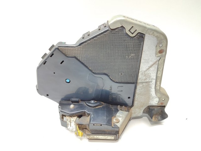 Zamek drzwi przednich lewych 8225065J11 SUZUKI