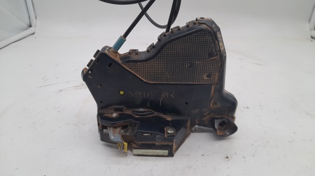 Zamek drzwi przednich lewych 8225065J11 SUZUKI