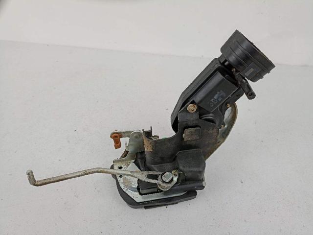 Zamek drzwi tylnych prawych 8230165D11000 SUZUKI