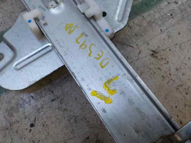 Mechanizm podnoszenia szyby drzwi przednich prawych 824021W010 HYUNDAI