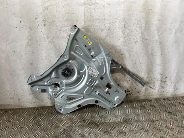 Mechanizm podnoszenia szyby drzwi przednich prawych 82480V2Y000 HYUNDAI
