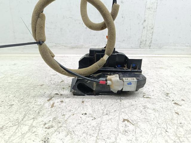 Zamek drzwi tylnych prawych 825004EA2A NISSAN