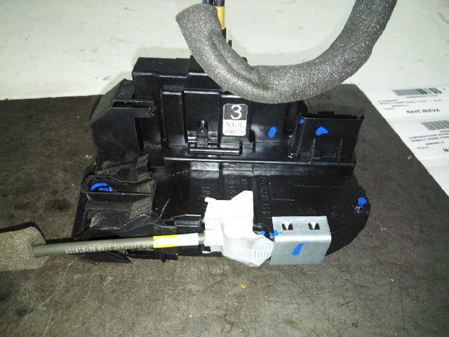 Zamek drzwi tylnych prawych 82500BA60B NISSAN