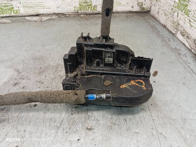 Zamek drzwi tylnych prawych 82500EB305 NISSAN