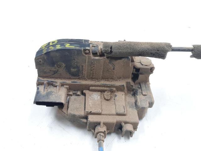 Zamek drzwi tylnych prawych 82500EB305 NISSAN