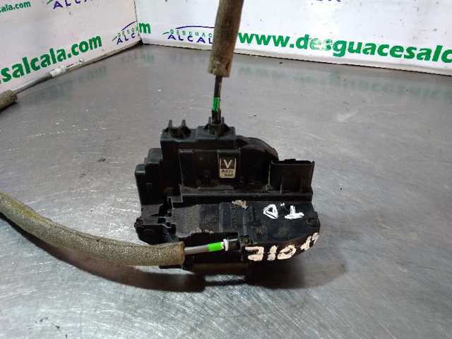 Zamek drzwi tylnych prawych 82500JD900 NISSAN