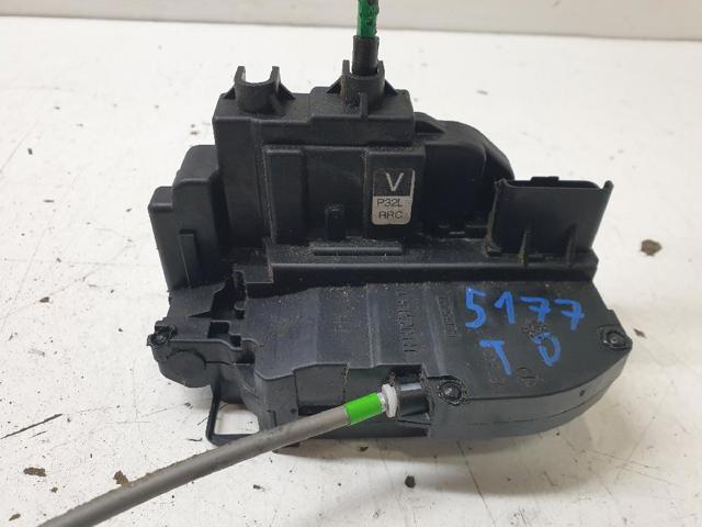 Zamek drzwi tylnych prawych 82500JD900 NISSAN