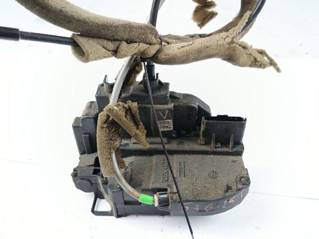 Zamek drzwi tylnych prawych 82500JD900 NISSAN