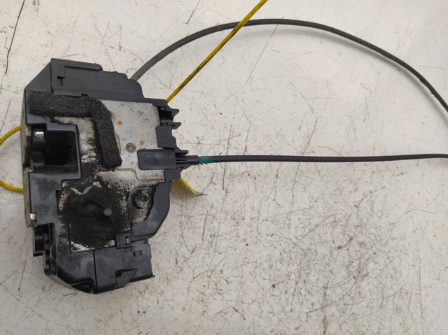 Zamek drzwi tylnych prawych 82500JD90B NISSAN