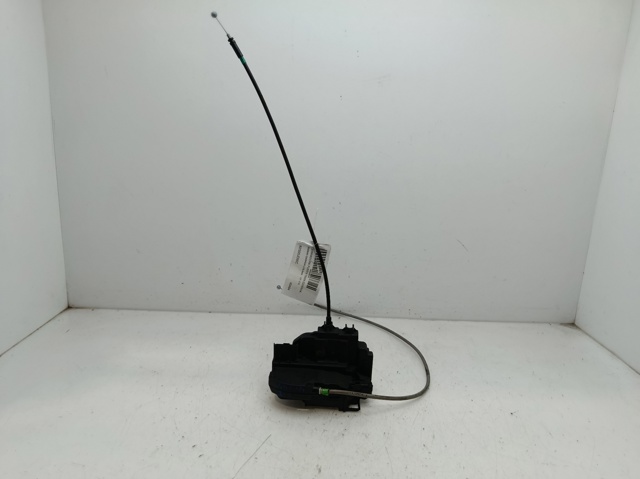 Zamek drzwi tylnych prawych 82500JD90C NISSAN