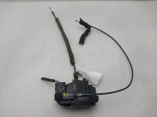 Zamek drzwi tylnych prawych 82500JD90C NISSAN