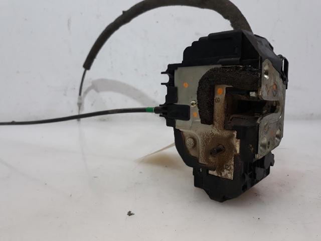 Zamek drzwi tylnych prawych 82500JD90C NISSAN