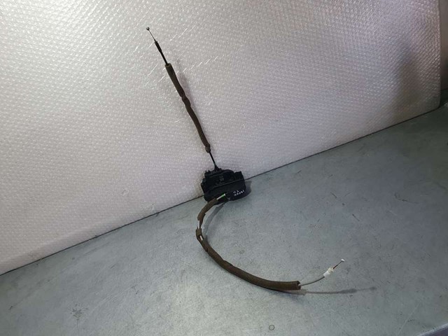 Zamek drzwi tylnych prawych 82500JD90C NISSAN