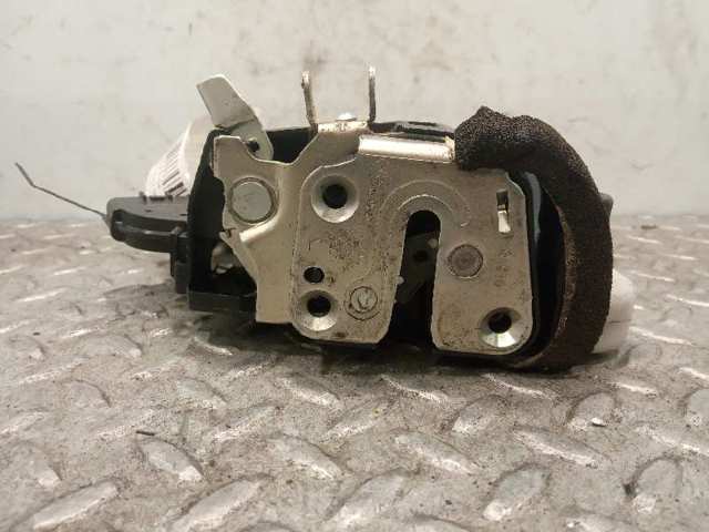 Zamek drzwi tylnych prawych 82500JG000 NISSAN