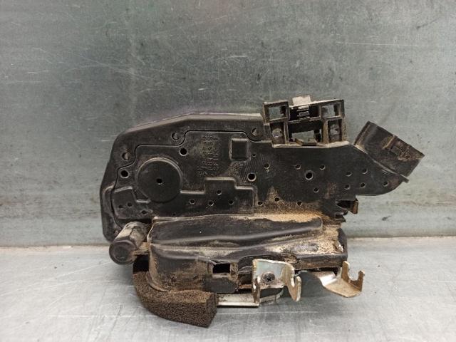Zamek drzwi tylnych prawych 82500JG000 NISSAN