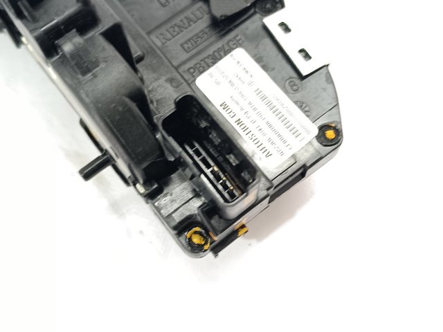 Zamek drzwi tylnych lewych 82501BA60B NISSAN