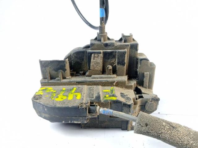 Zamek drzwi tylnych lewych 82501EB305 NISSAN