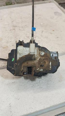 Zamek drzwi tylnych lewych 82501EB305 NISSAN