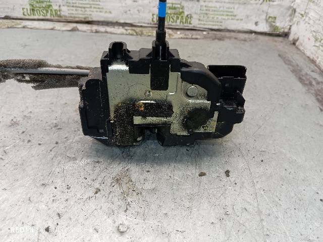 Zamek drzwi tylnych lewych 82501EB305 NISSAN