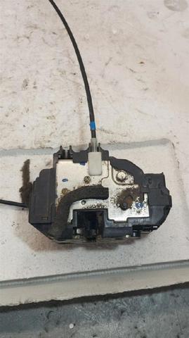 Zamek drzwi tylnych lewych 82501EB305 NISSAN