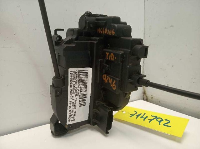 Zamek drzwi tylnych prawych 825020002R RENAULT