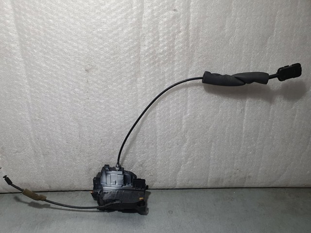 Zamek drzwi tylnych prawych 825020033R RENAULT