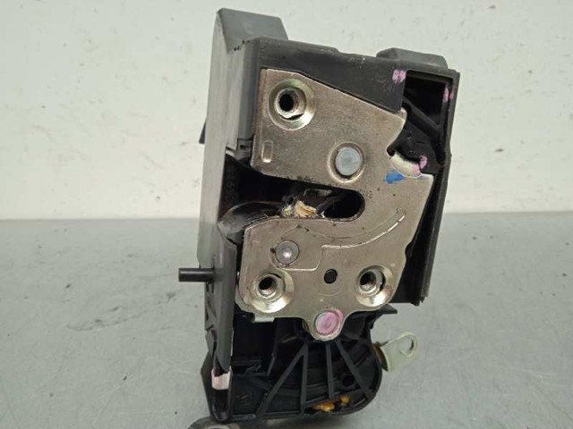 Zamek drzwi tylnych prawych 825022281R RENAULT