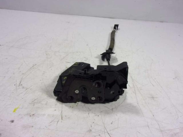 Zamek drzwi tylnych prawych 825023014R RENAULT