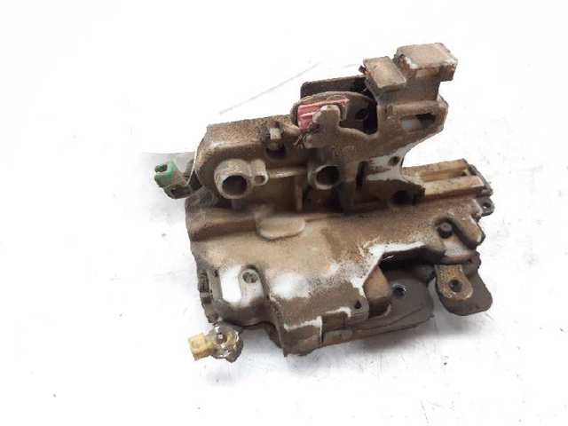 Zamek drzwi przednich prawych 825025P01A NISSAN