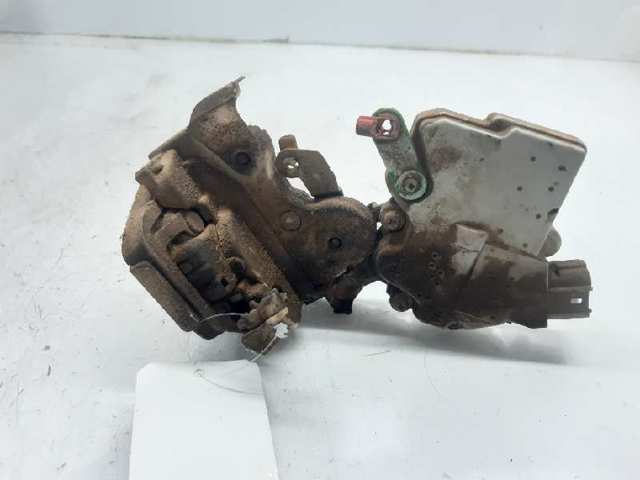 Zamek drzwi tylnych prawych 825027F600 NISSAN