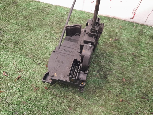 Zamek drzwi tylnych prawych 825028873R RENAULT