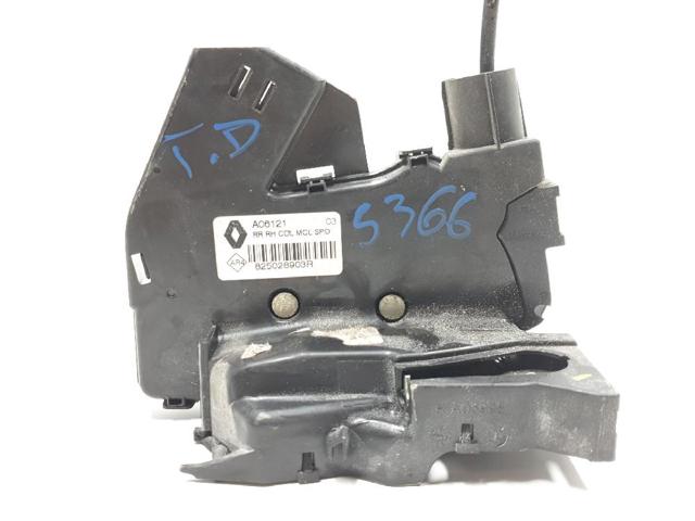 Zamek drzwi tylnych prawych 825028903R RENAULT
