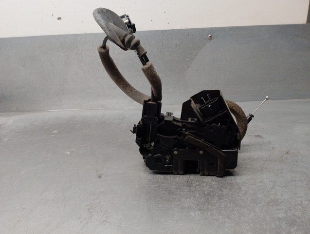 Zamek drzwi tylnych prawych 825028903R RENAULT