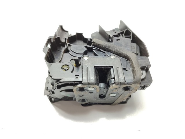 Zamek drzwi tylnych prawych 825028903R RENAULT