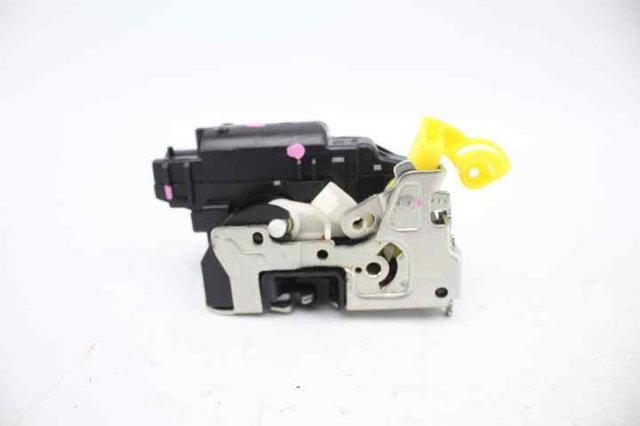 Zamek drzwi tylnych prawych 825029556R RENAULT