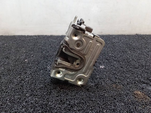 Zamek drzwi tylnych prawych 825029556R RENAULT