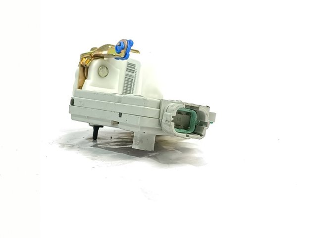 Zamek drzwi tylnych prawych 825029F510 NISSAN