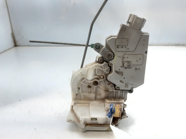 Zamek drzwi tylnych prawych 825029F511 NISSAN