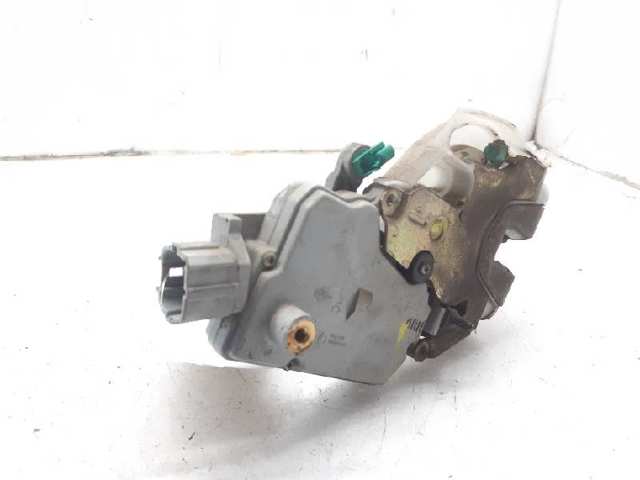 Zamek drzwi tylnych prawych 825029F511 NISSAN