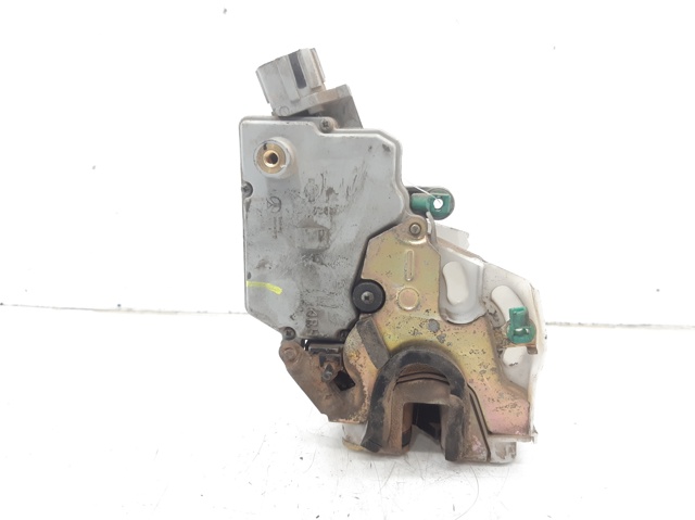 Zamek drzwi tylnych prawych 825029F511 NISSAN