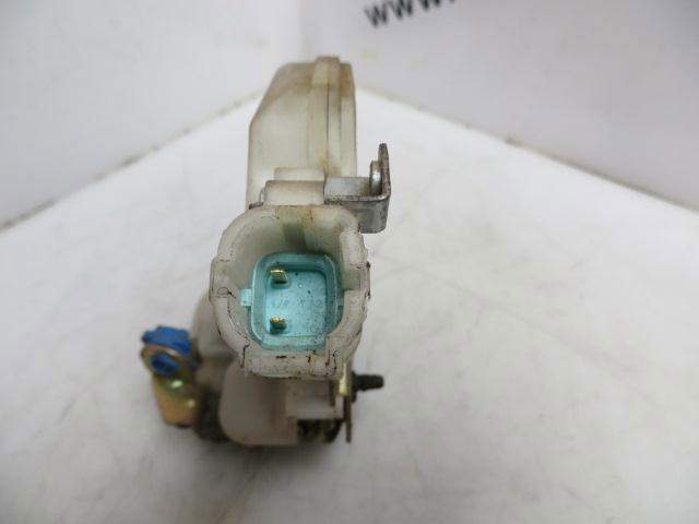 Zamek drzwi tylnych prawych 82502AA210 NISSAN