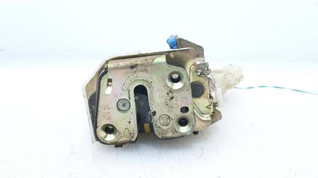 Zamek drzwi tylnych prawych 82502AA210 NISSAN