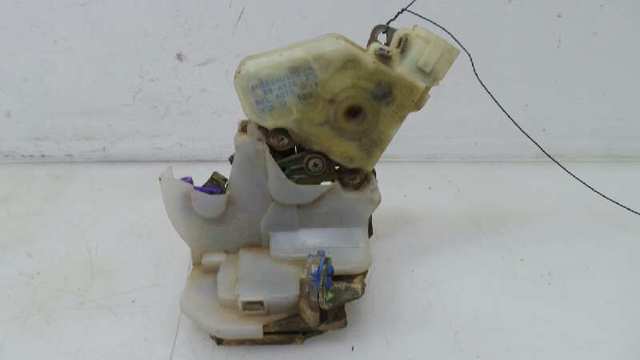 Zamek drzwi tylnych prawych 82502AA210 NISSAN