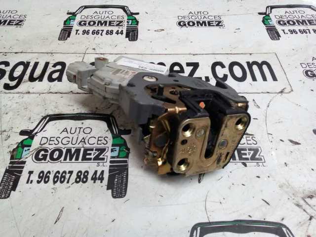 Zamek drzwi tylnych prawych 82502AA21A NISSAN