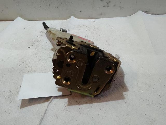 Zamek drzwi tylnych prawych 82502AA21A NISSAN