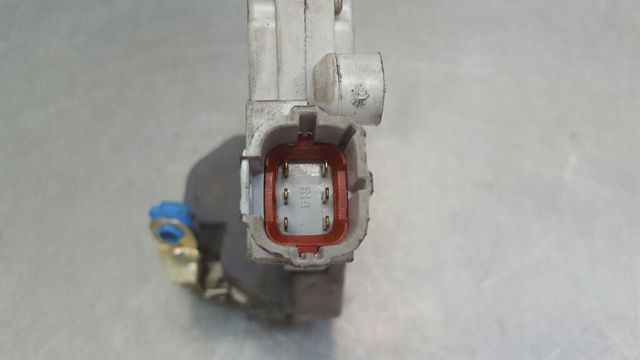Zamek drzwi tylnych prawych 82502AA21A NISSAN