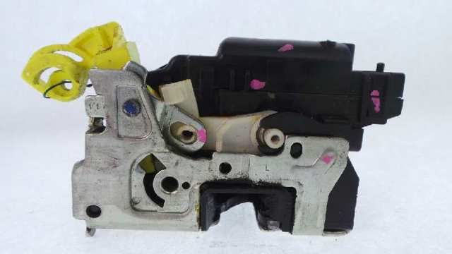 Zamek drzwi tylnych lewych 825031894R RENAULT